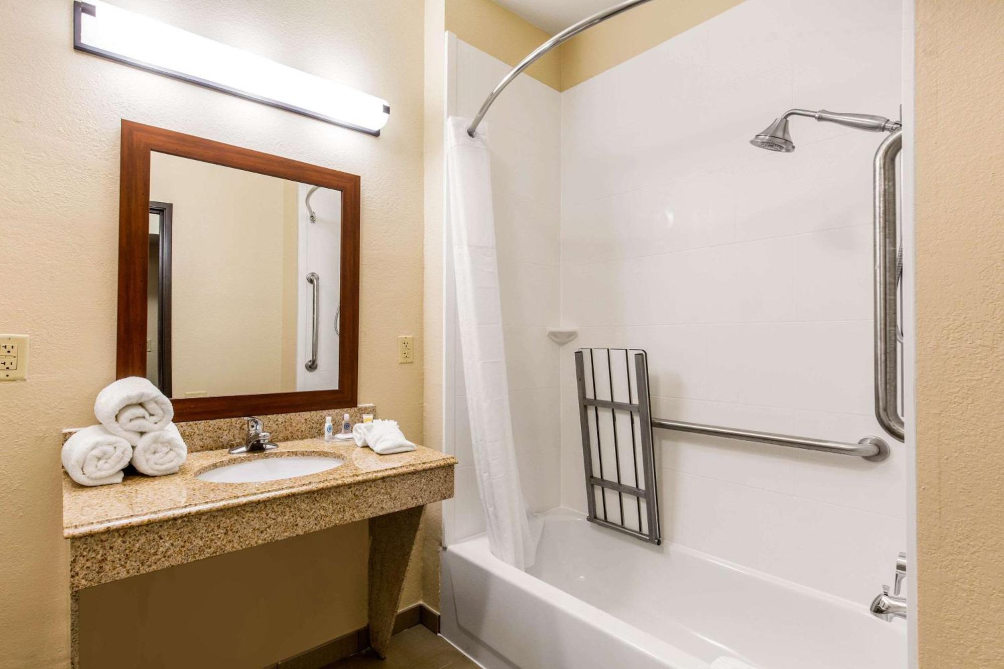 האמבל Comfort Inn & Suites Iah Bush Airport - East מראה חיצוני תמונה